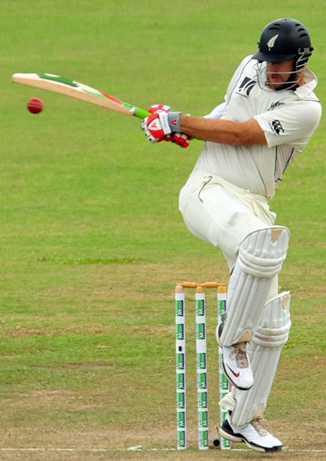 Daniel Vettori pulls for four, Sri Lanka v New Zealand, 1st Test, Galle, 3rd day, August 20, 2009