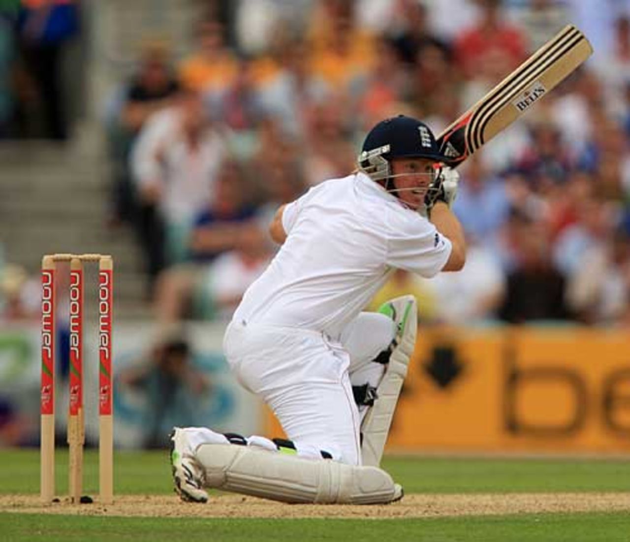 Ian Bell leans into a cover drive, England v Australia, 5th Test, The Oval, 1st day, August 20, 2009