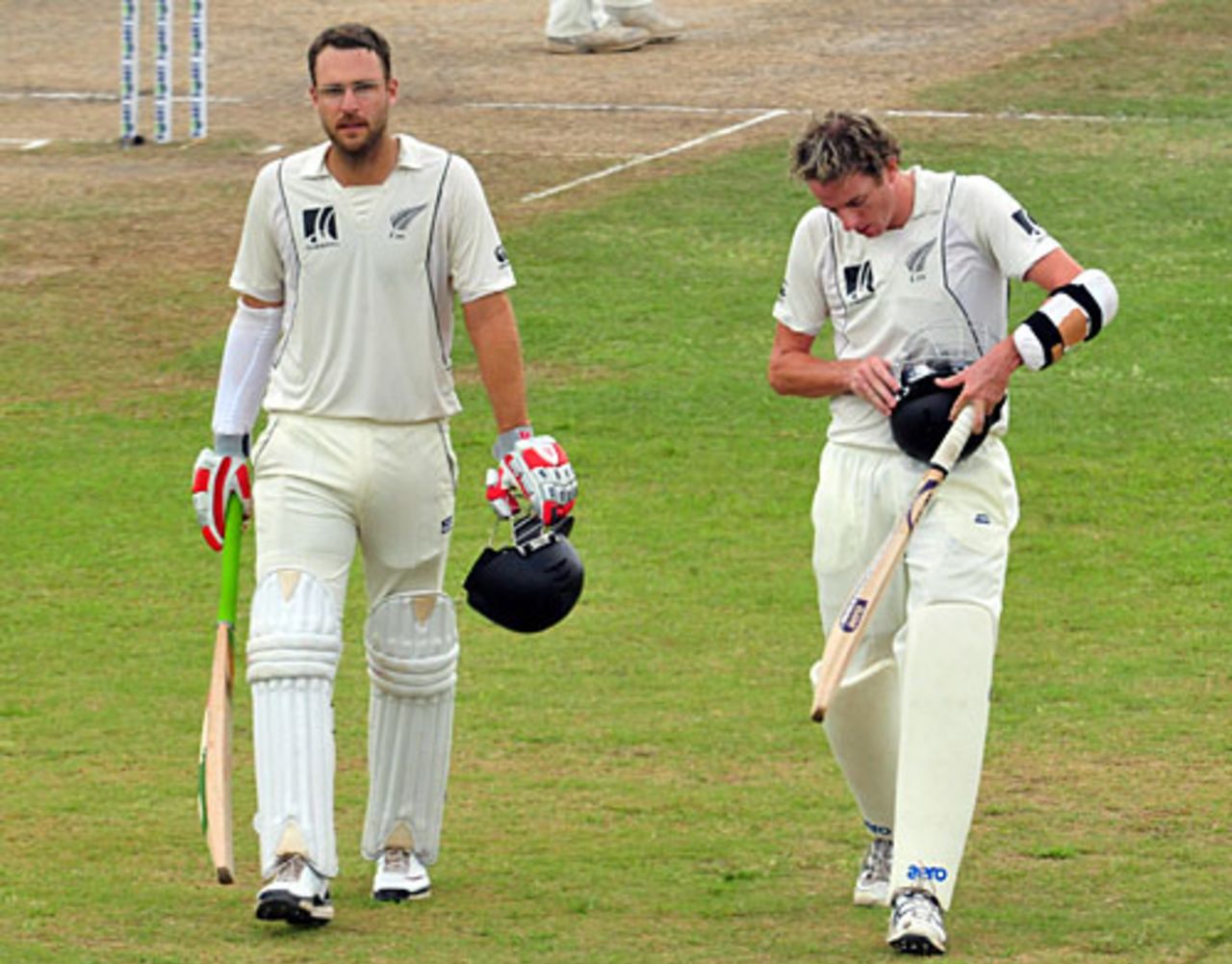 Daniel Vettori and Iain O'Brien walk back at the end of the day, Sri Lanka v New Zealand, 1st Test, Galle, 3rd day, August 20, 2009