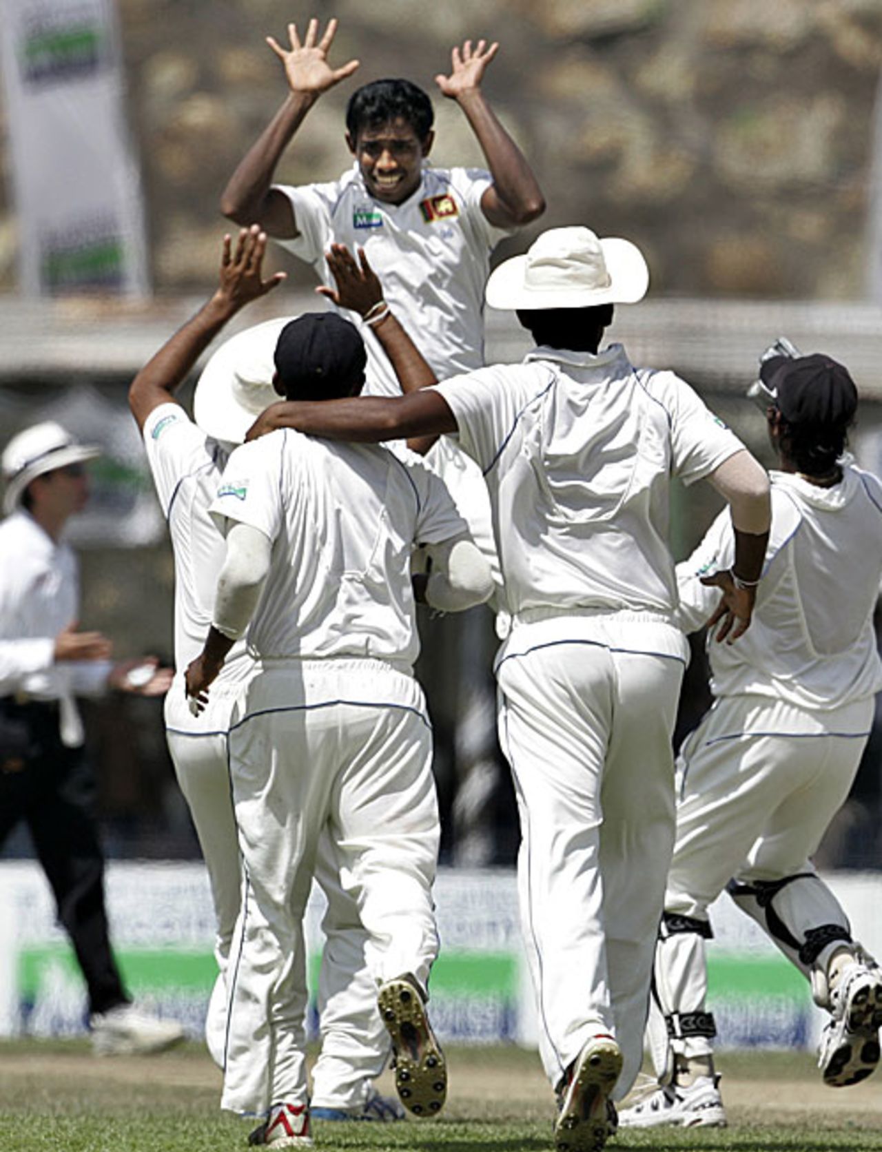 Thilan Thushara celebrates the wicket of Tim McIntosh, Sri Lanka v New Zealand, 1st Test, Galle, 5th day, August 22, 2009 