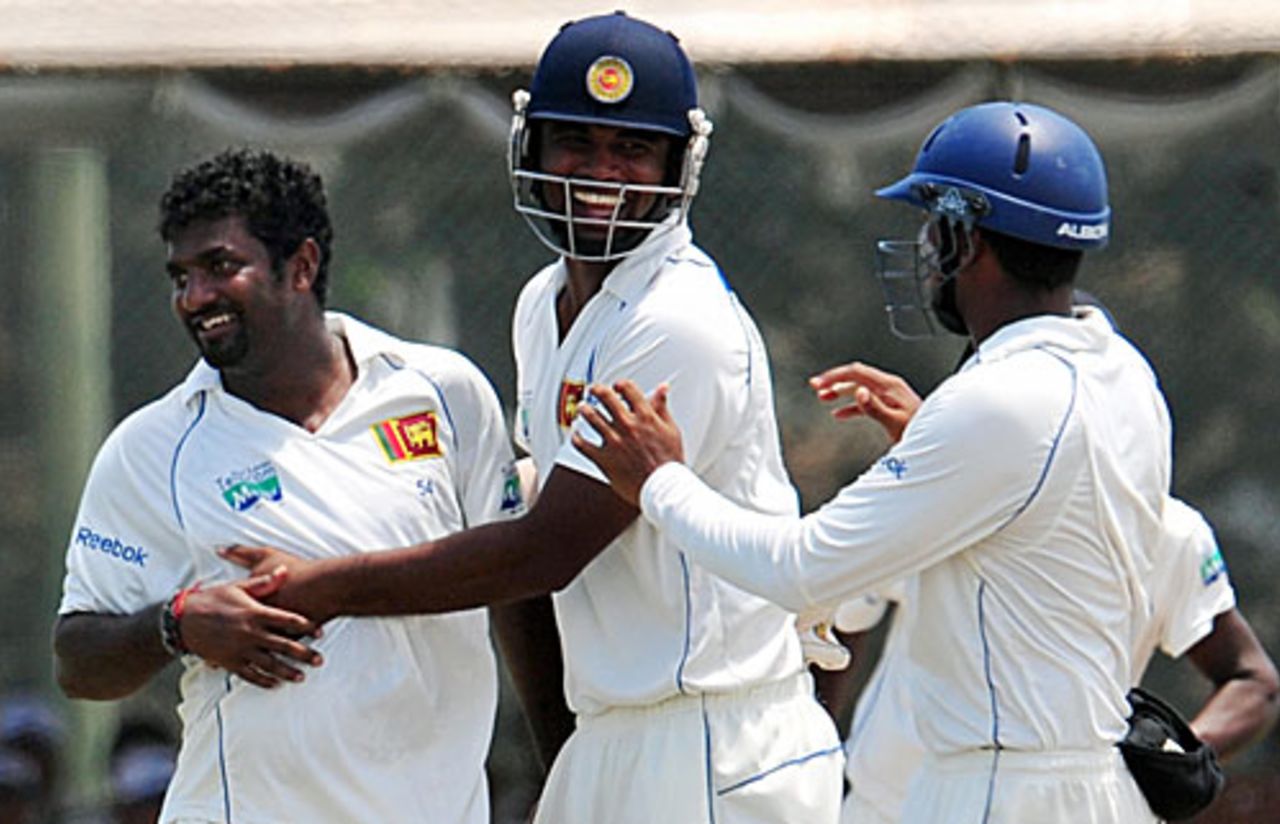 Muttiah Muralitharan celebrates the wicket of Jesse Ryder, Sri Lanka v New Zealand, 1st Test, Galle, 5th day, August 22, 2009 