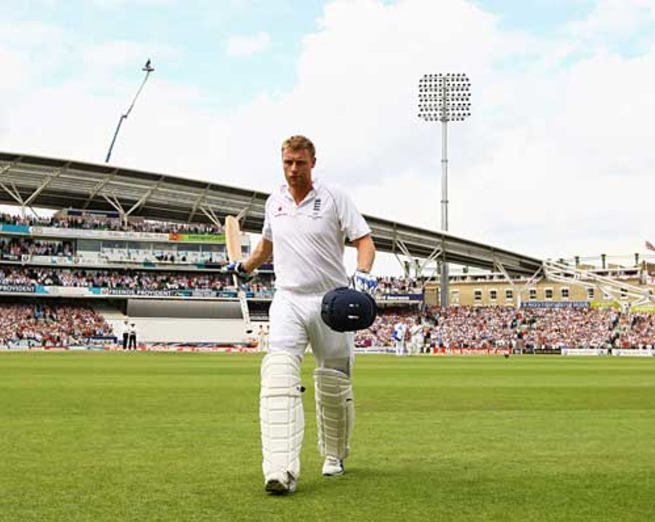 Andrew Flintoff gives the ground a quick wave as he departs, England v Australia, 5th Test, The Oval, 3rd day, August 22, 2009