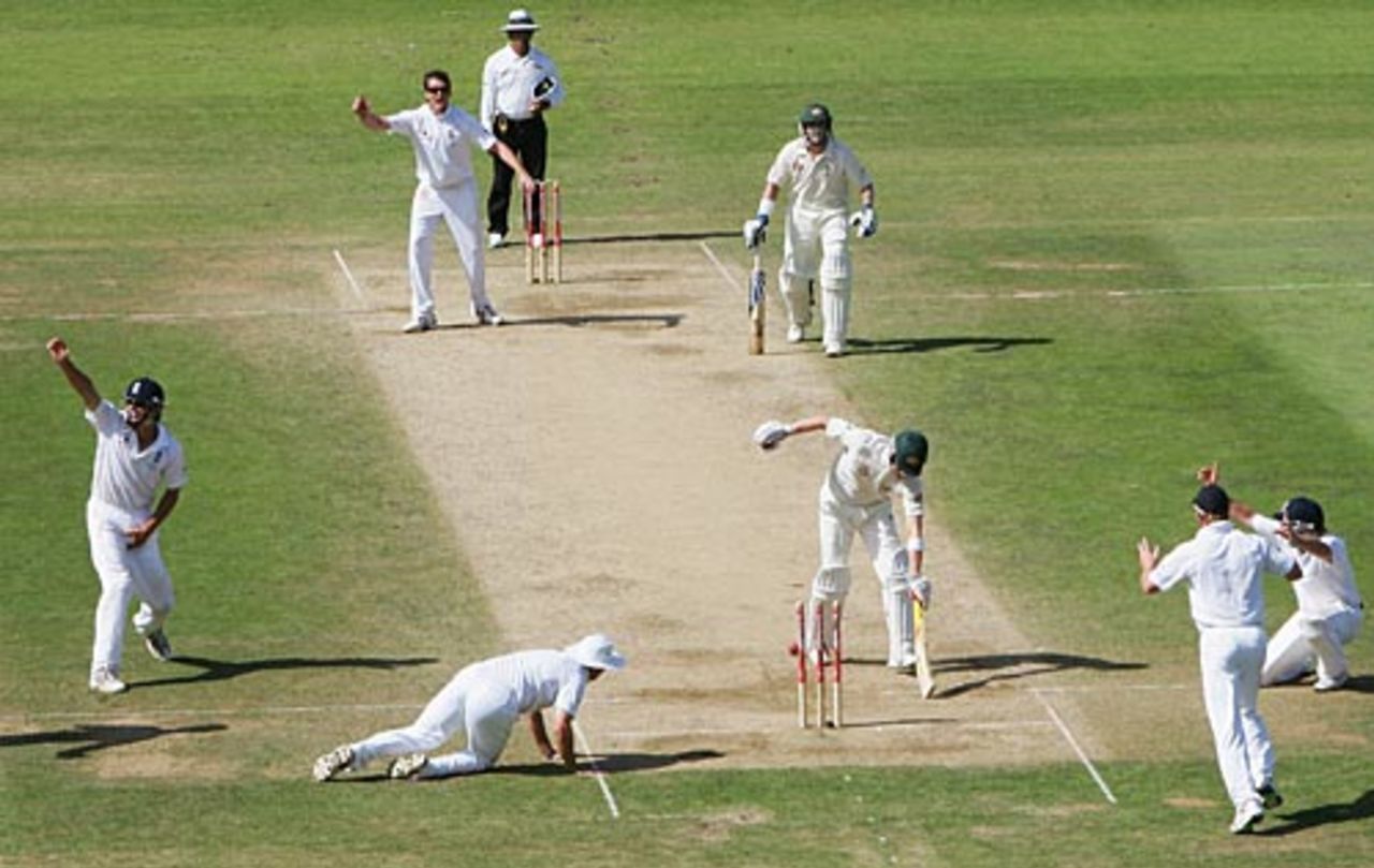 Michael Clarke is caught short by Andrew Strauss, England v Australia, 5th Test, The Oval, 4th day, August 23, 2009