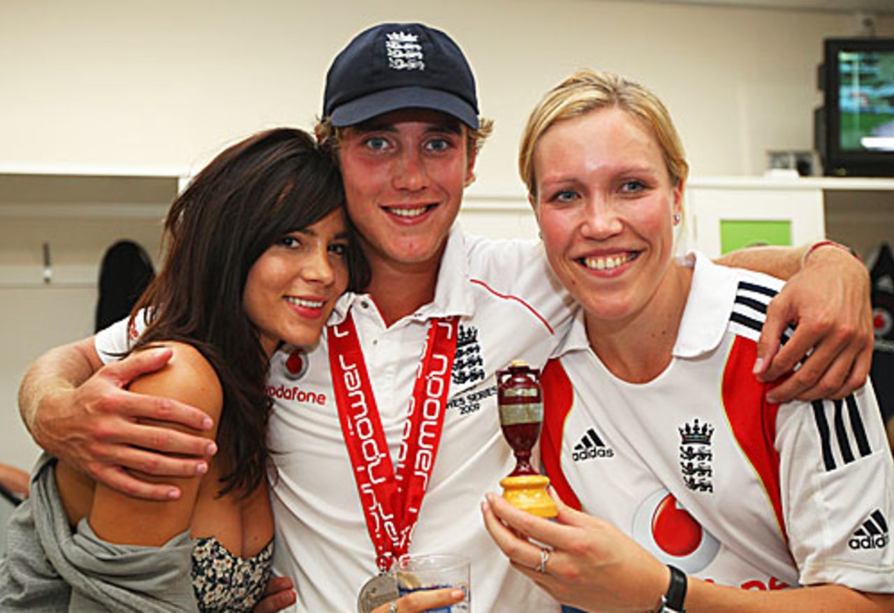 Stuart Broad poses with his girlfriend and sister Gemma, England v Australia, 5th Test, The Oval, 4th day, August 23, 2009