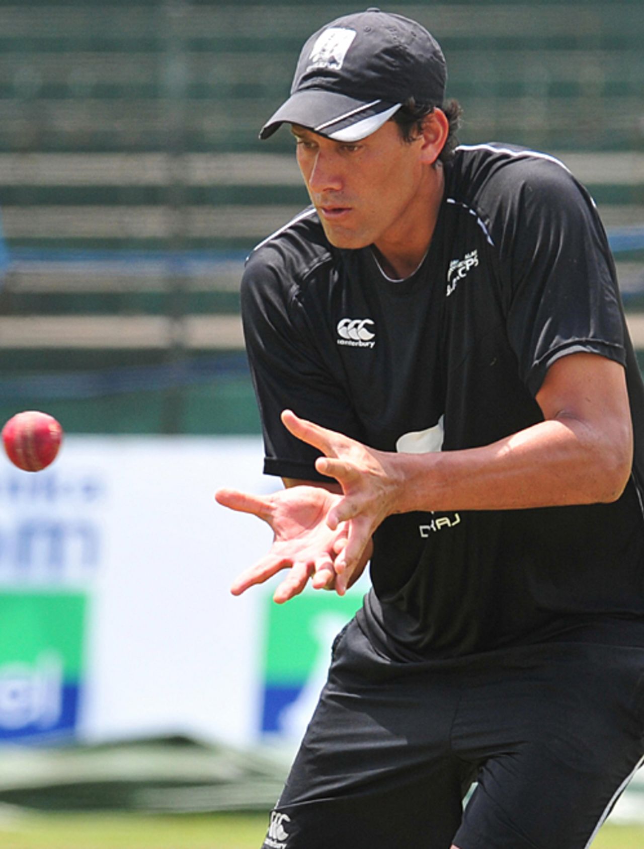 Daryl Tuffey stays focused during catching practice, SSC, Colombo, August 25, 2009