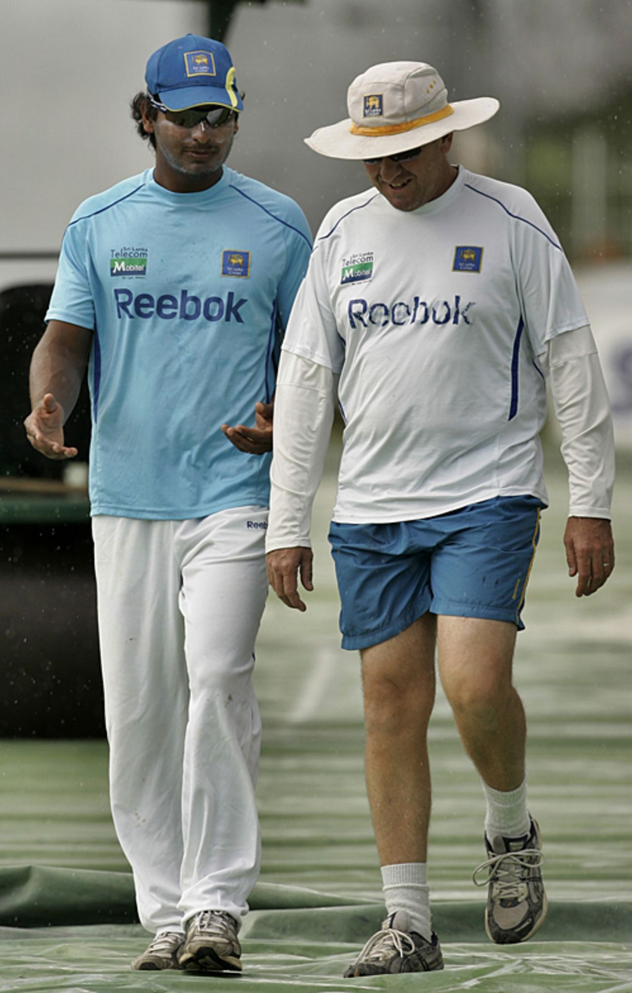 Kumar Sangakkara and Trevor Bayliss deep in discussion, SSC, Colombo, August 25, 2009