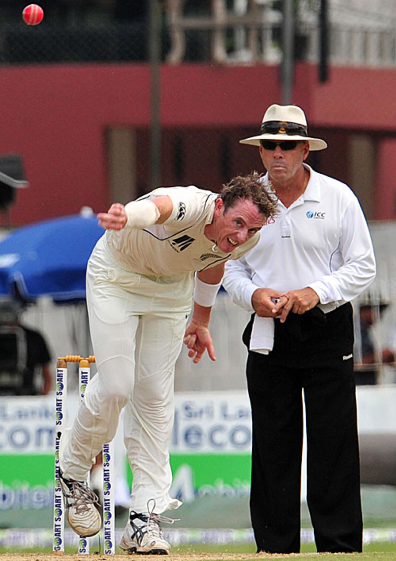 Iain O'Brien in his delivery stride, Sri Lanka v New Zealand, 2nd Test, SSC, Colombo, 1st day, August 26, 2009