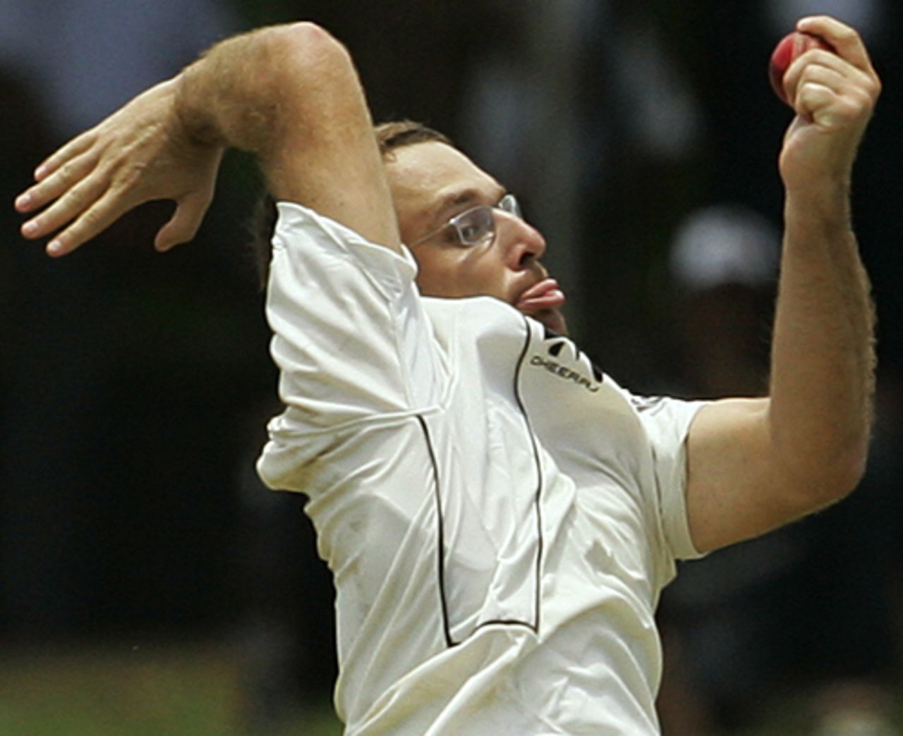 Daniel Vettori toils hard, Sri Lanka v New Zealand, 2nd Test, SSC, Colombo, 1st day, August 26, 2009