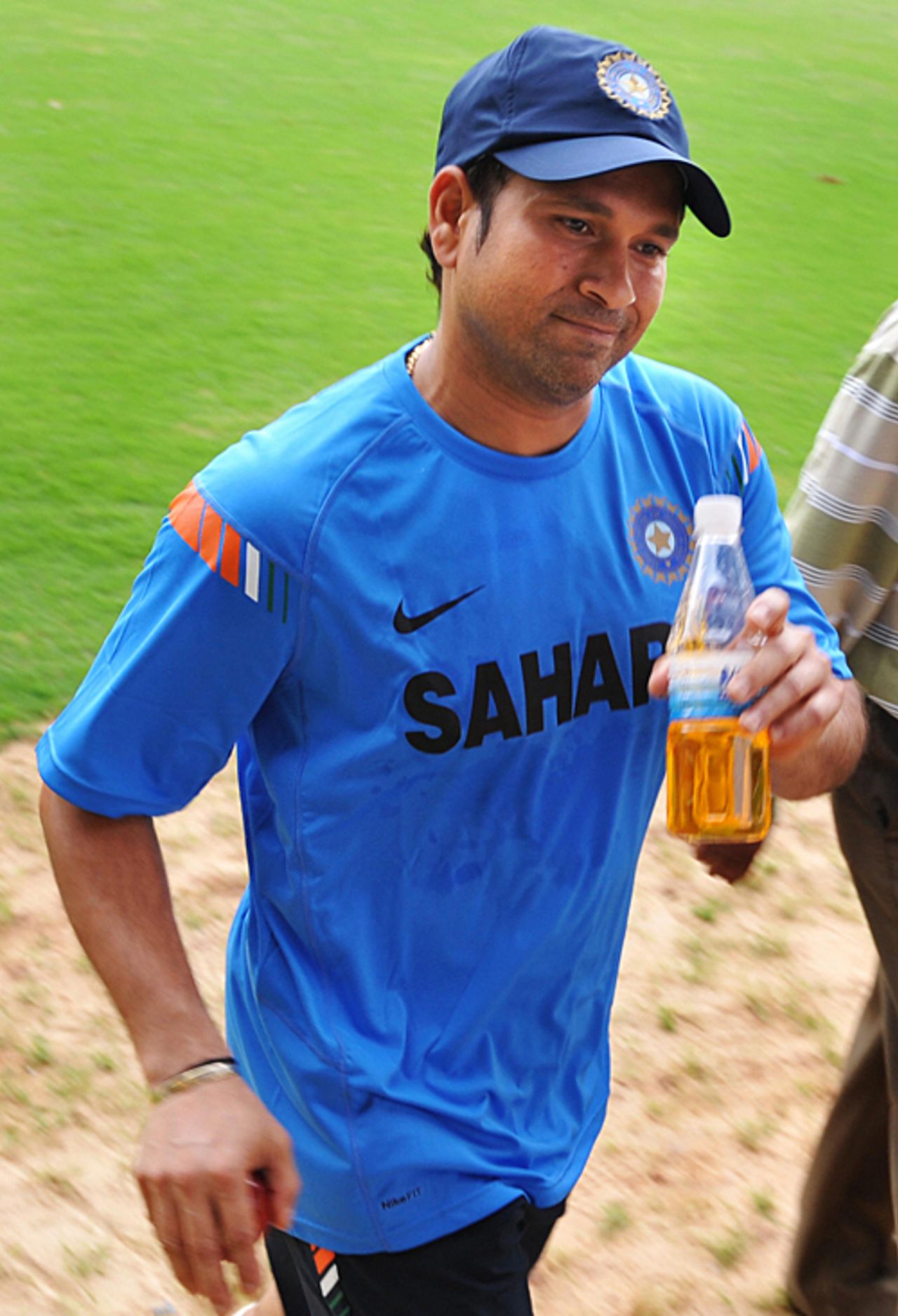 Sachin Tendulkar takes a breather during a conditioning camp, Bangalore, August 27, 2009