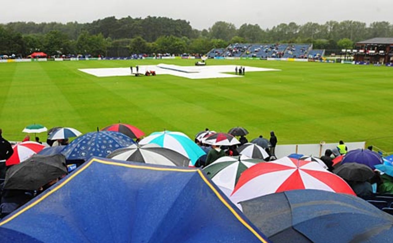 Rain interrupted play after England's innings, Ireland v England, only ODI, Stormont, August 27, 2009