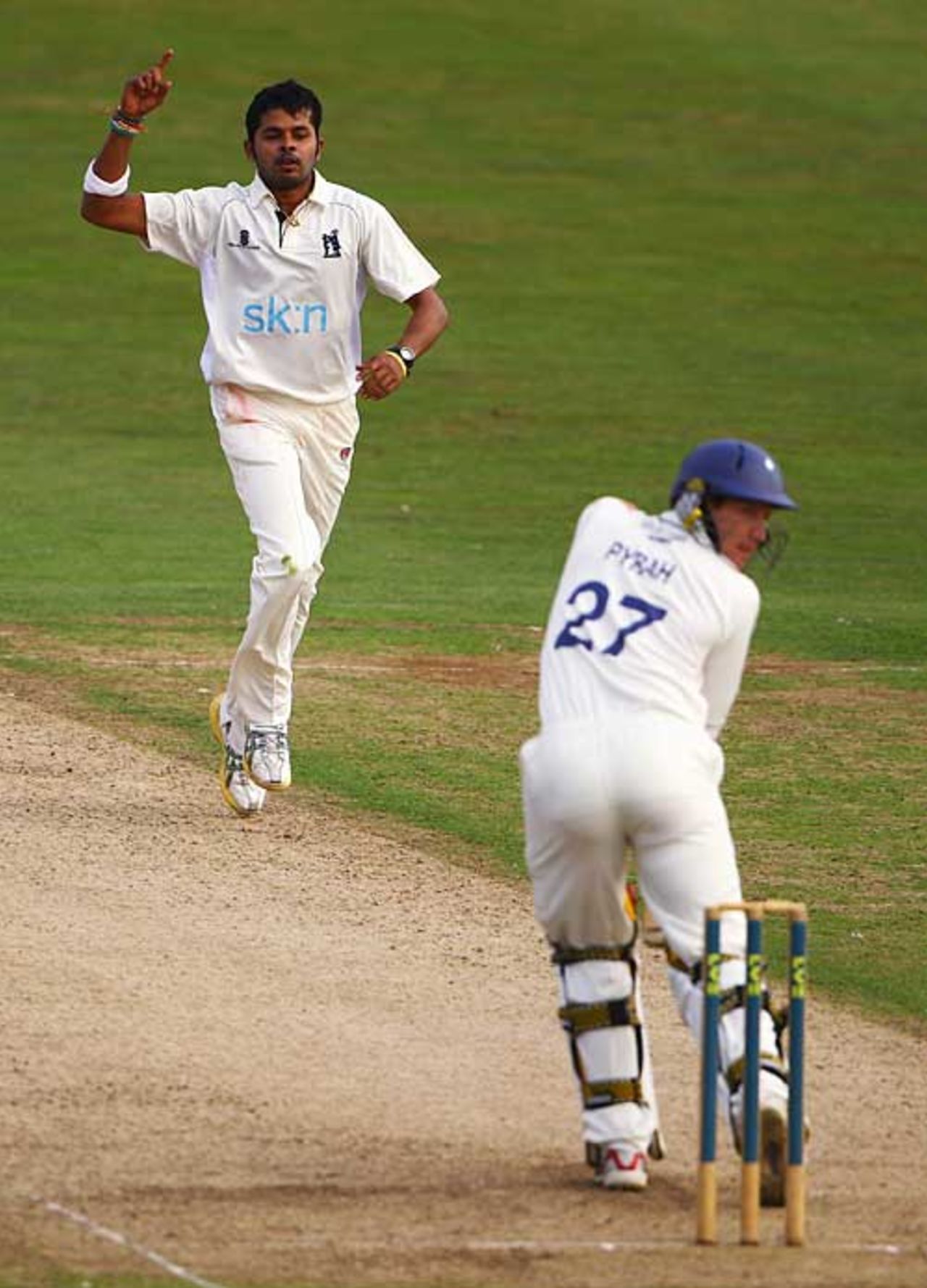 Sreesanth collected four wickets as Yorkshire struggled, Yorkshire v Warwickshire, County Championship, Division One, Scarborough, August 27, 2009