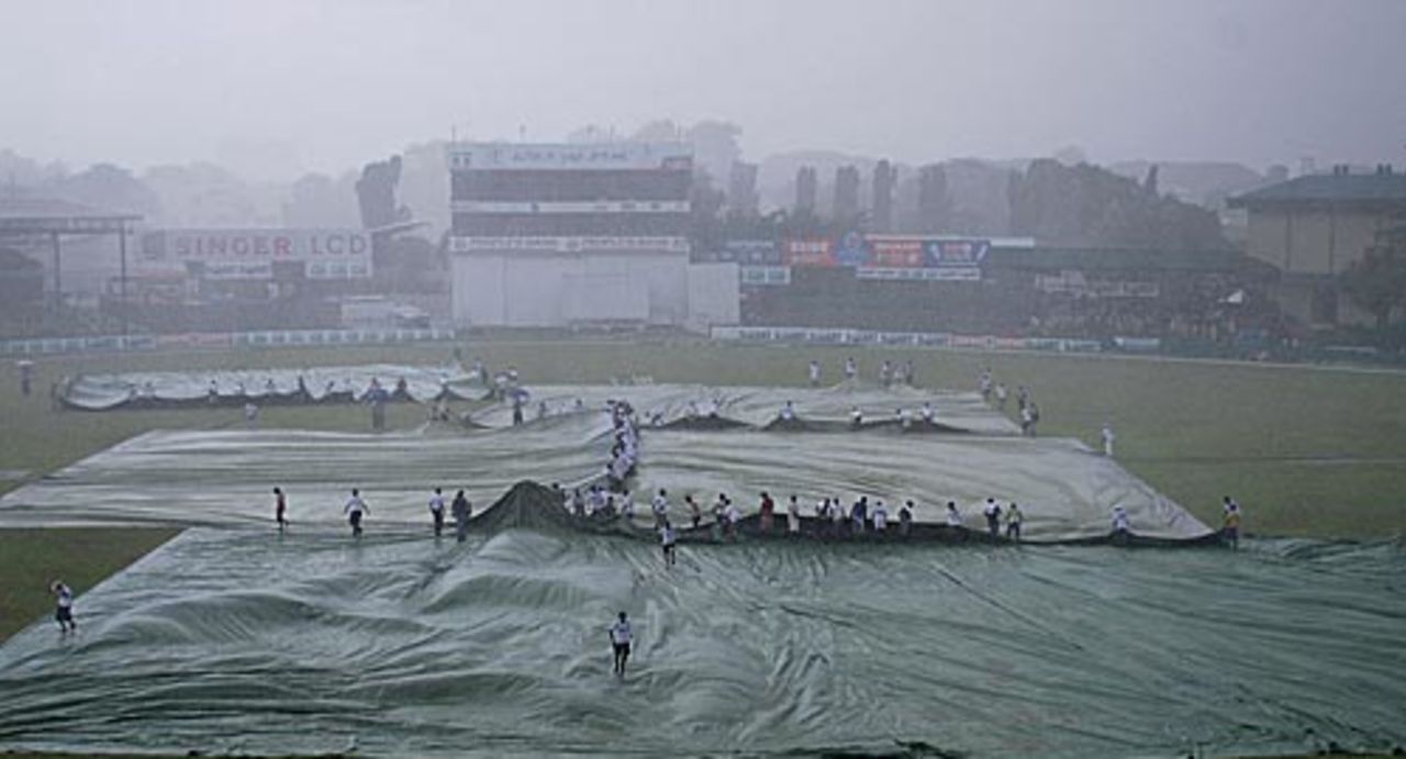 The SSC under covers, Sri Lanka v New Zealand, 2nd Test, SSC, Colombo, 3rd day, August 28, 2009 