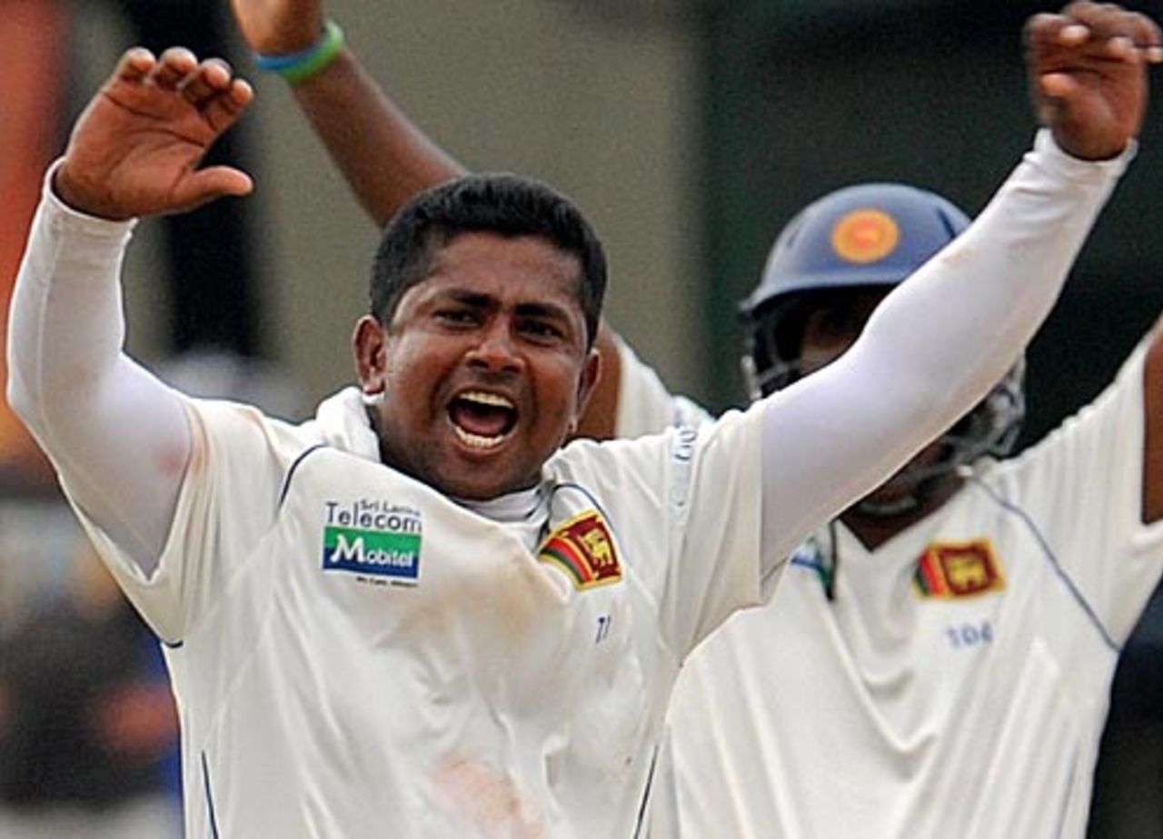 Rangana Herath celebrates another wicket, Sri Lanka v New Zealand, 2nd Test, SSC, Colombo, 4th day, August 29, 2009