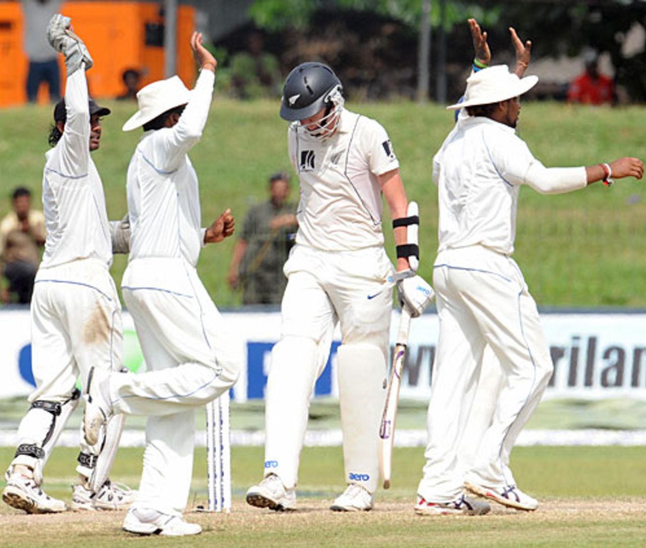 Sri Lankan fielders appeal for Iain O'Brien's wicket, Sri Lanka v New Zealand, 2nd Test, SSC, 5th day, August 30, 2009