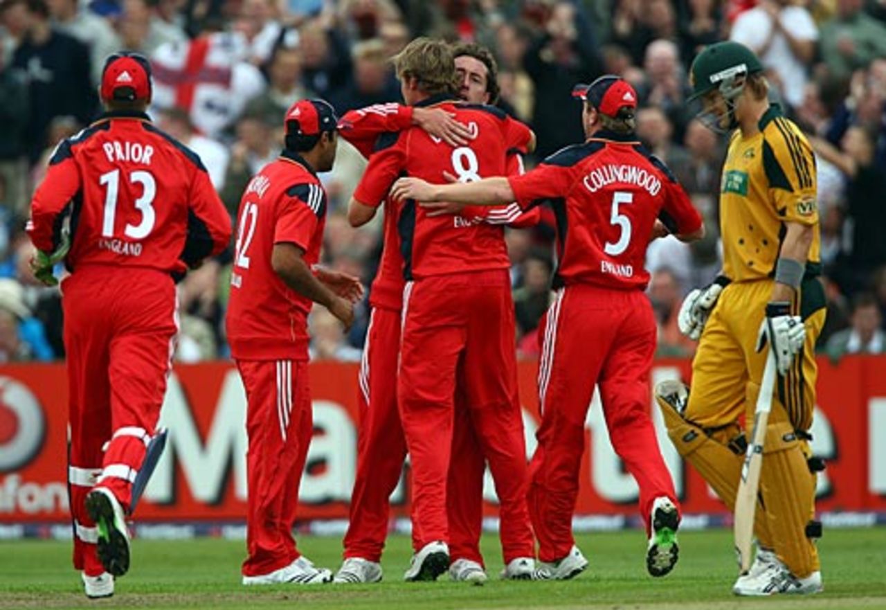 England celebrate Shane Watson's wicket, England v Australia, 1st Twenty20 international, Old Trafford, August 30, 2009