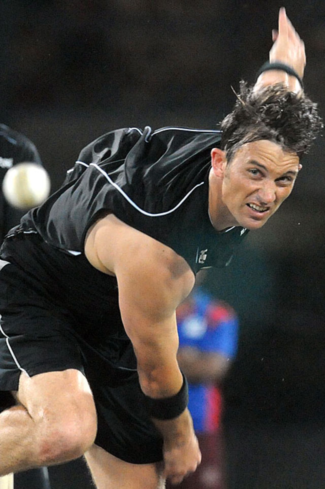 Shane Bond lets it rip at the nets, Colombo, September 1, 2009