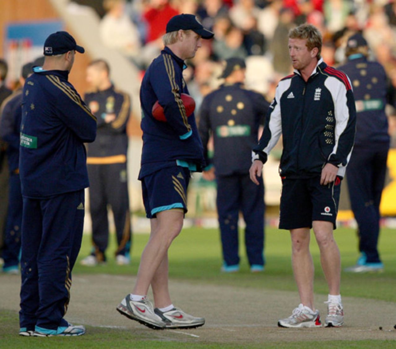 Cameron White and Paul Collingwood discuss conditions at Old Trafford before the abandonment, England v Australia, 2nd Twenty20, Old Trafford, September 1, 2009