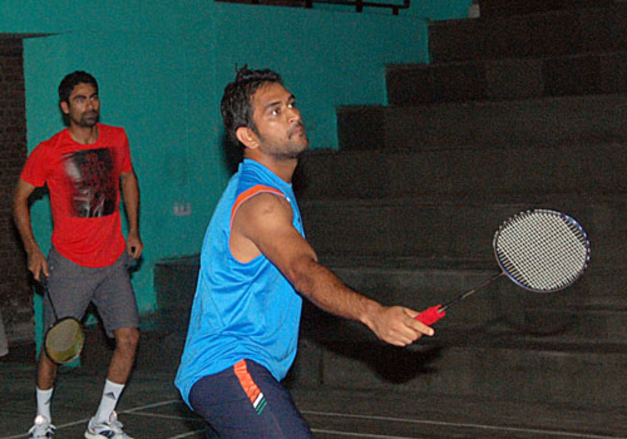 Mohammad Kaif and MS Dhoni try their hand at badminton, BCCI Corporate Trophy, Mohali, September 2, 2009
