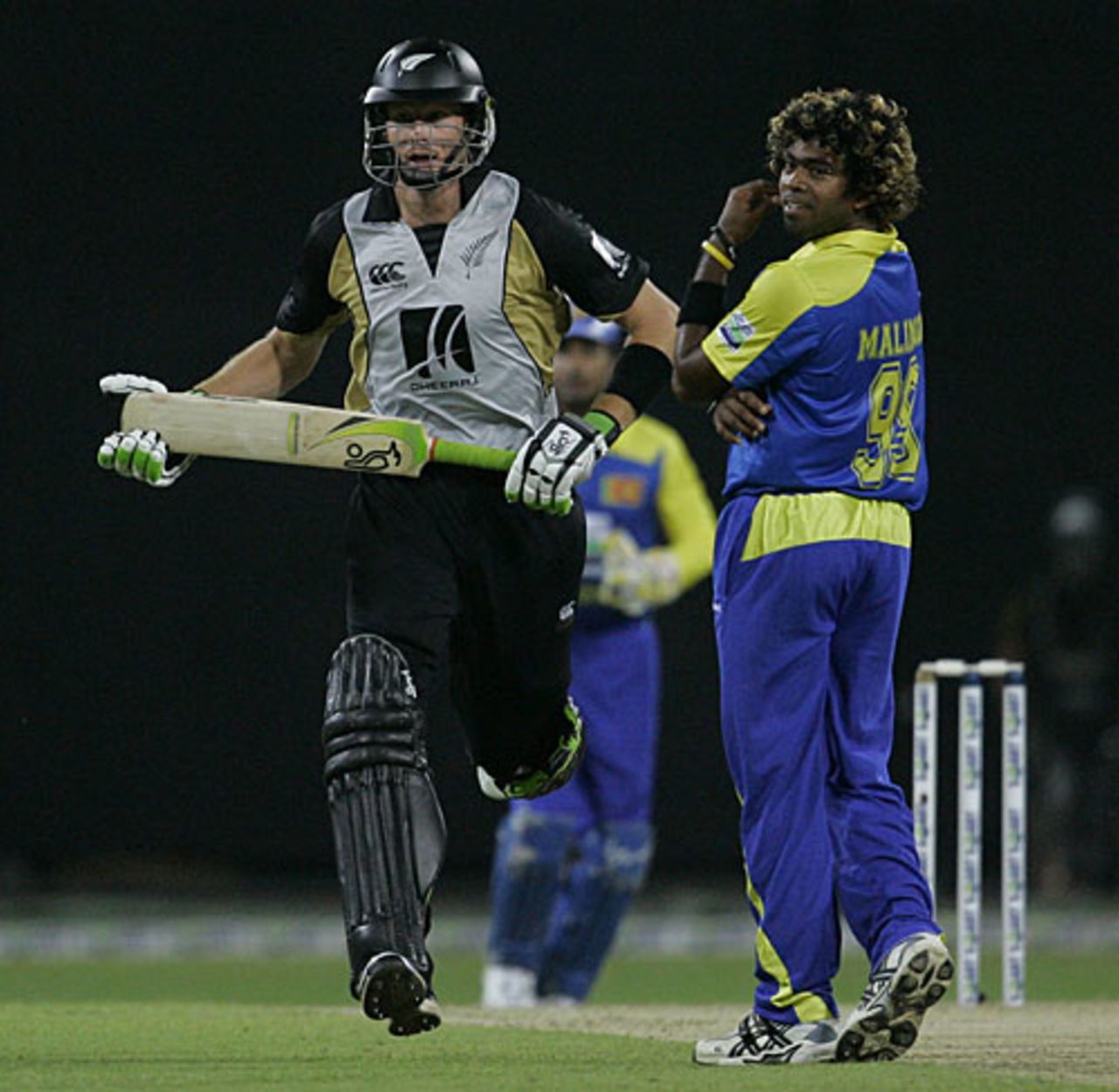 Lasith Malinga looks on as Martin Guptill takes a single, Sri Lanka v New Zealand, 1st Twenty20, Colombo, September 2, 2009