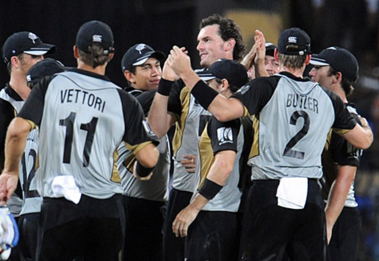 New Zealand celebrate Kyle Mill's first-ball dismissal of Mahela Udawatte, Sri Lanka v New Zealand, 2nd Twenty20, Colombo, September 4, 2009