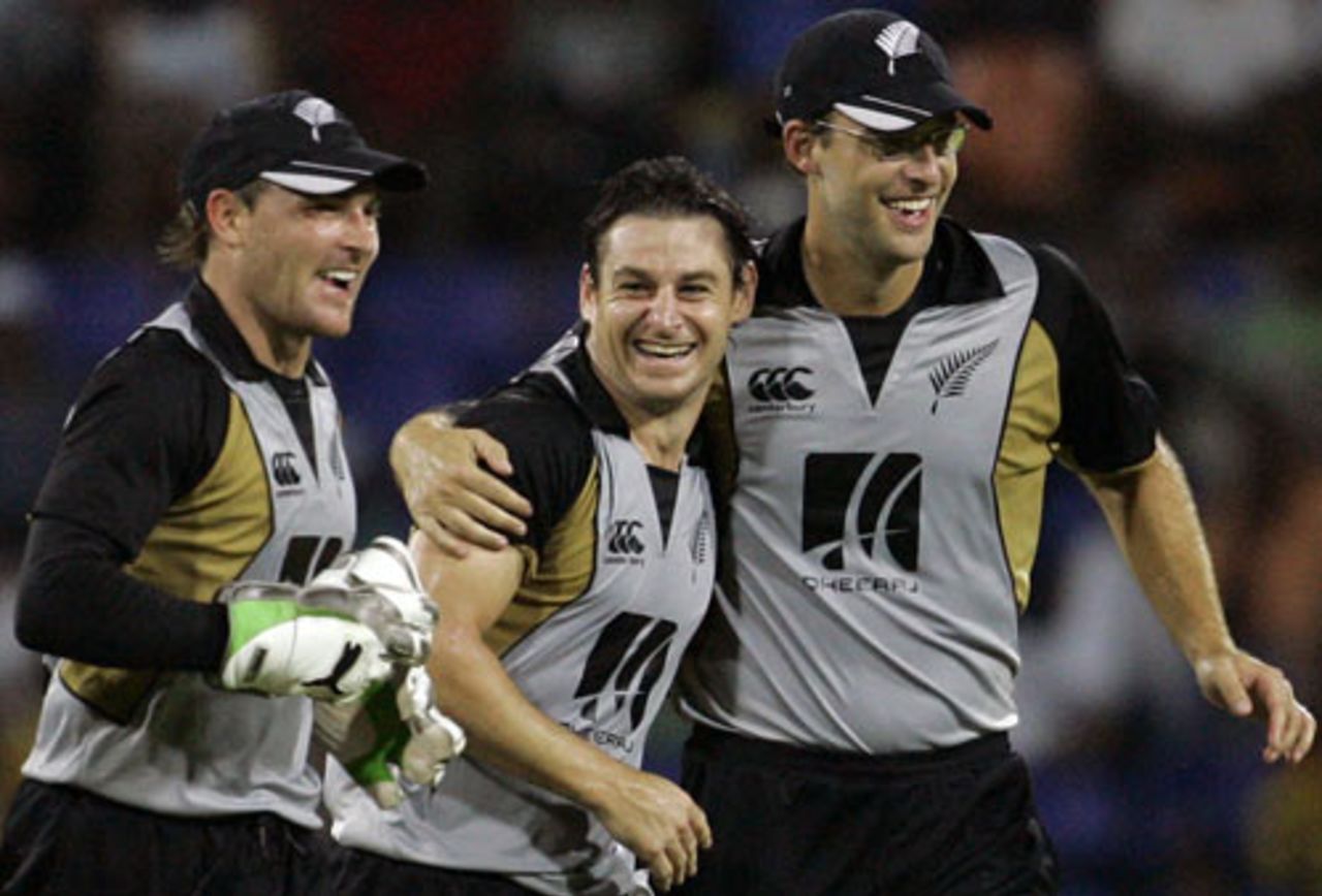Brendon McCullum, Nathan McCullum and Daniel Vettori are elated after a wicket, Sri Lanka v New Zealand, 2nd Twenty20, Colombo, September 4, 2009