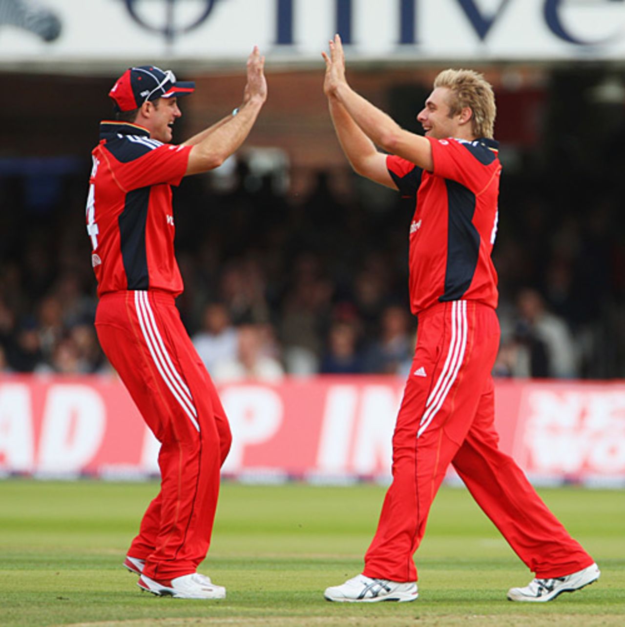 Andrew Strauss gives Luke Wright five for removing Tim Paine, England v Australia, 2nd ODI, Lord's, September 6, 2009