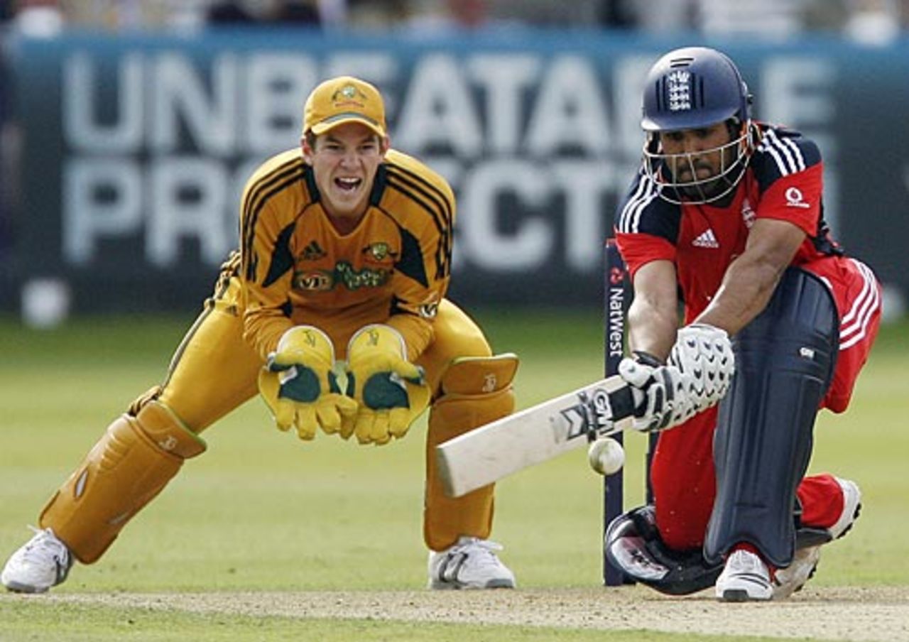 Ravi Bopara prepares to sweep, England v Australia, 2nd ODI, Lord's, September 6, 2009