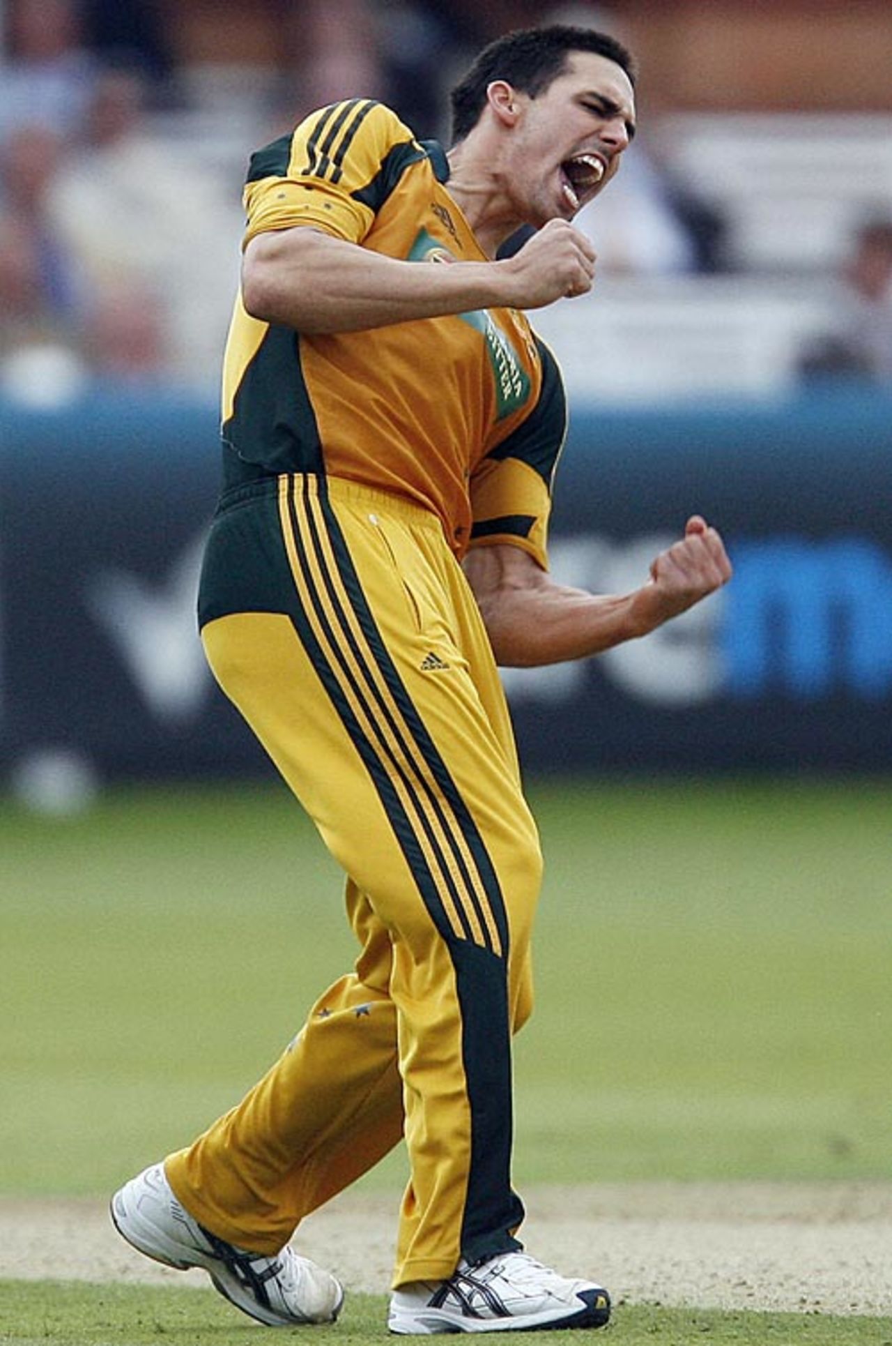 Mitchell Johnson trapped Eoin Morgan lbw, England v Australia, 2nd ODI, Lord's, September 6, 2009