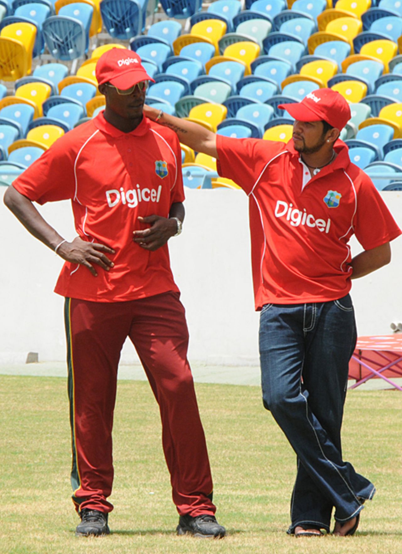 Vasbert Drakes and Ramnaresh Sarwan attend a Digicel Cricket Clinic, Barbados, September 6, 2009
