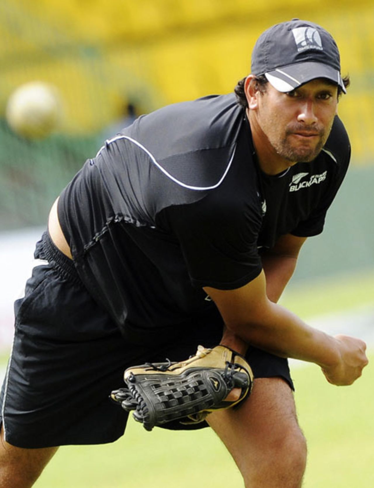 Daryl Tuffey throws the ball during a training session, Colombo, September 7, 2009