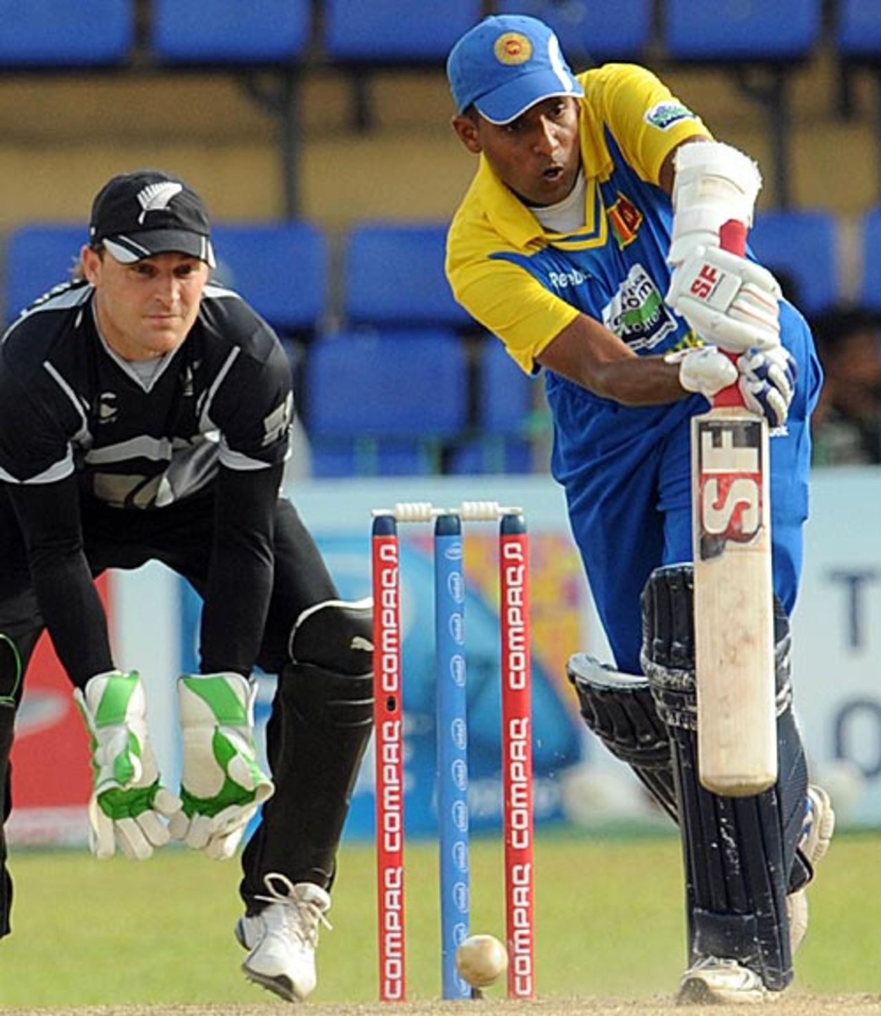 Thilan Samaraweera pushes one back, Sri Lanka v New Zealand, 1st match, Compaq Cup, Colombo, September 8, 2009