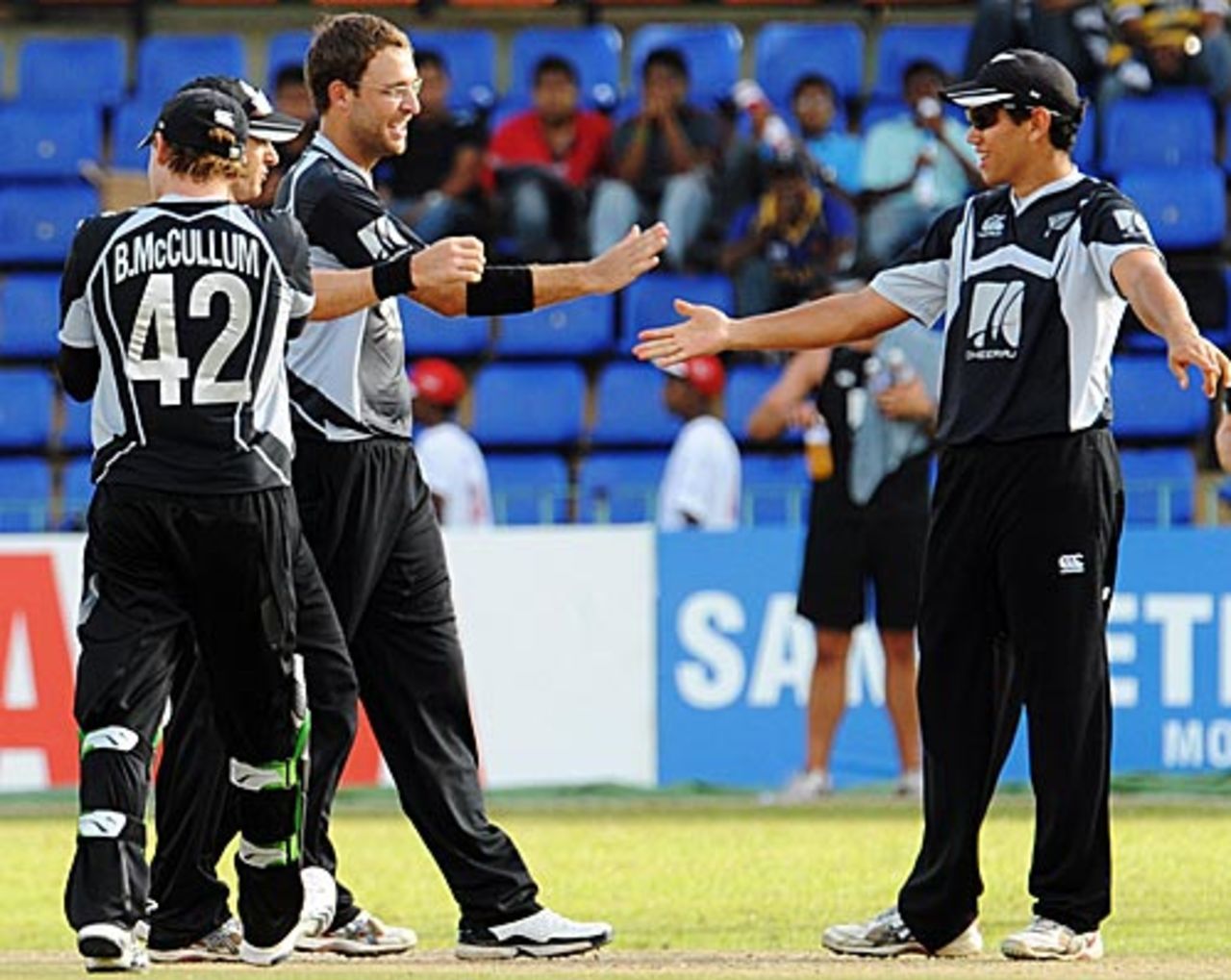 Daniel Vettori and Ross Taylor combined to dismiss Thilina Kandamby, Sri Lanka v New Zealand, 1st match, Compaq Cup, Colombo, September 8, 2009