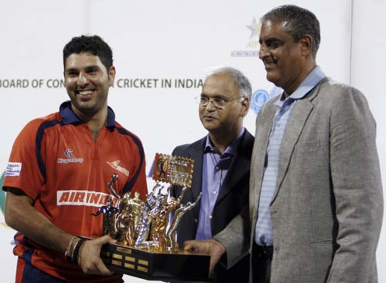 Air India Red captain Yuvraj Singh gets his hands on the trophy, Air India Blue v Air India Red, BCCI Corporate Trophy final, Bangalore, September 8 ,2009