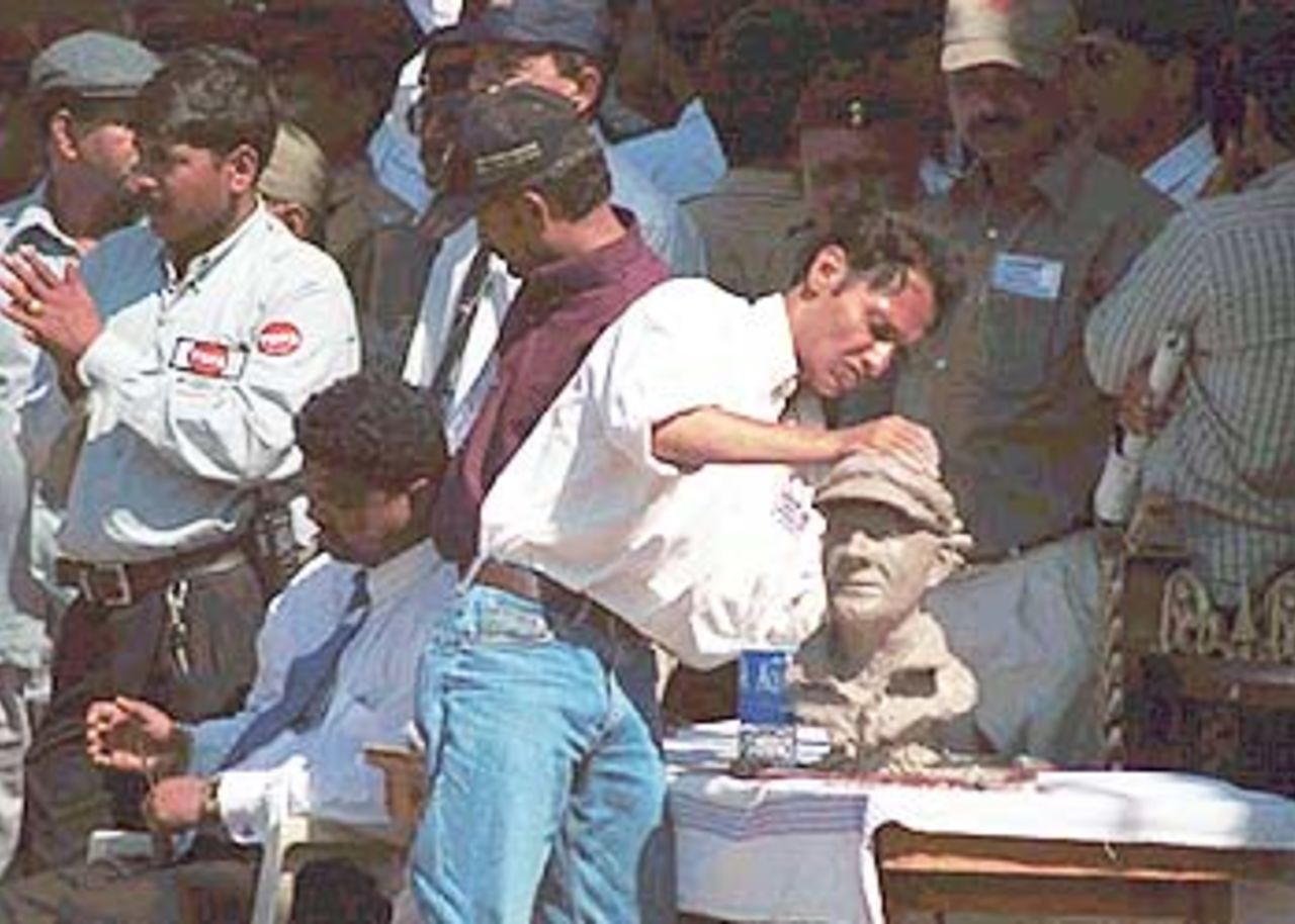 28 Mar 2001: Australia in India 2000/01, 2nd One-Day International, India v Australia, Nehru Stadium, Pune.