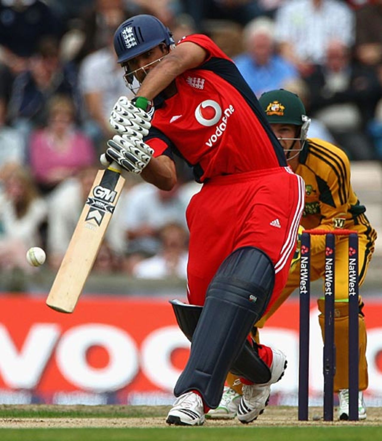 Ravi Bopara lofts down the ground, England v Australia, 3rd ODI, Southampton, September 9, 2009