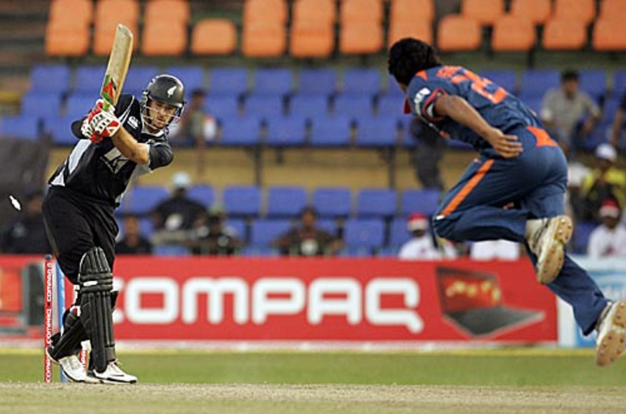 Daniel Vettori is castled by Ishant Sharma, India v New Zealand, 2nd match, Compaq Cup, Colombo, September 11, 2009