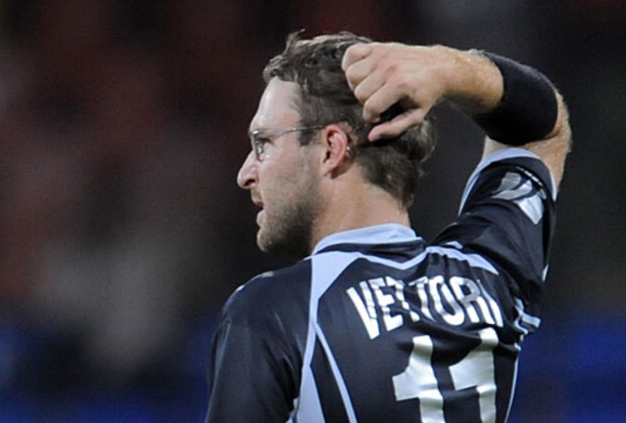A disappointed Daniel Vettori looks on, India v New Zealand, 2nd match, Compaq Cup, Colombo, September 11, 2009