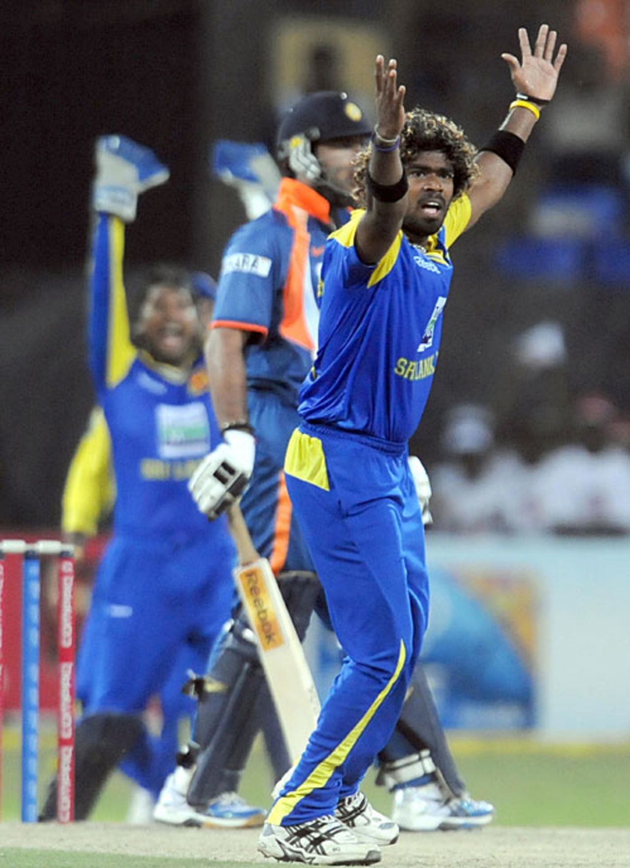 Lasith Malinga appeals for Yuvraj Singh's wicket, Sri Lanka v India, Compaq Cup, 3rd match, Colombo, September 12, 2009
