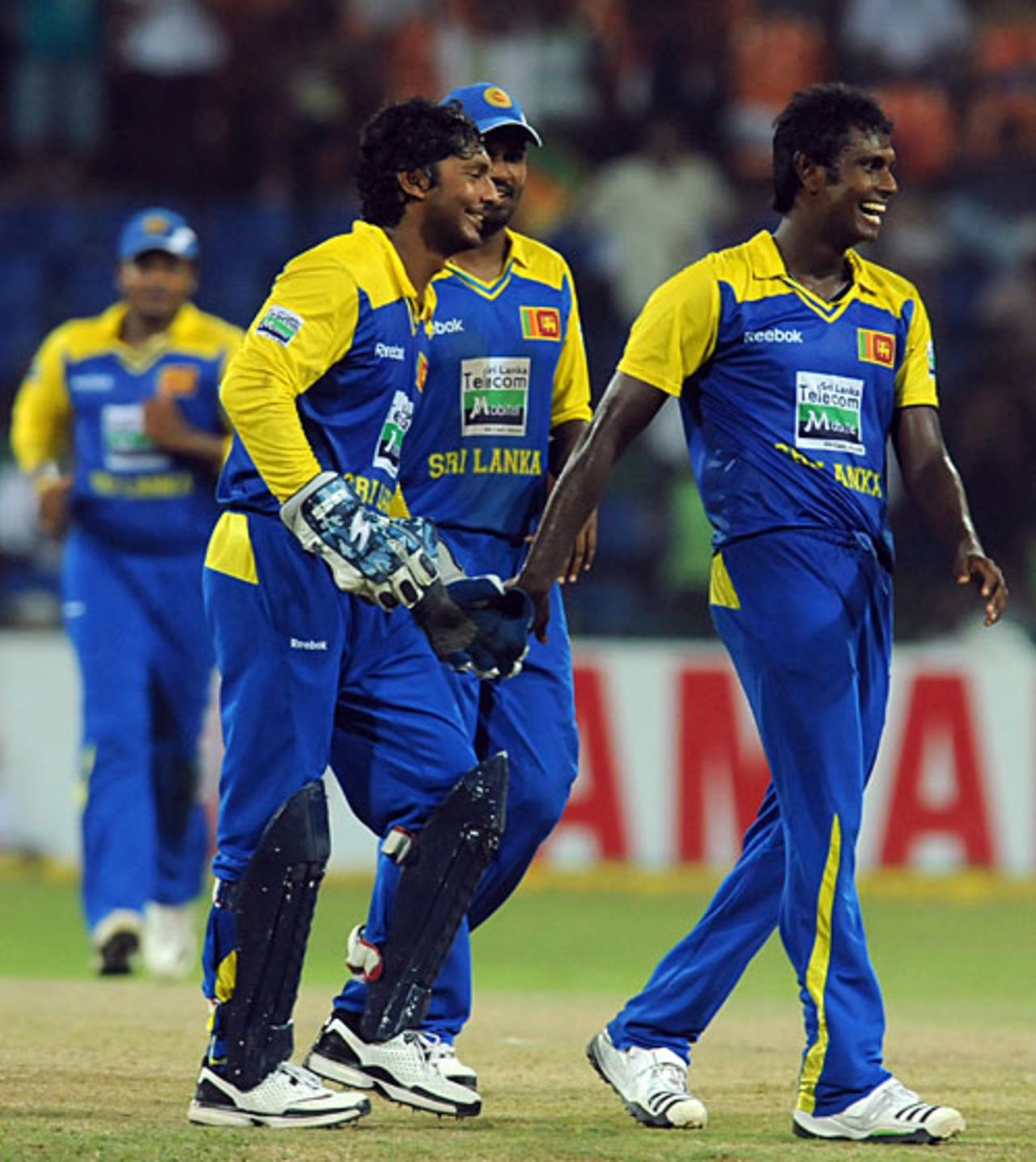 Angelo Mathews is congratulated by team-mates for his 6 for 20, Sri Lanka v India, Compaq Cup, 3rd match, Colombo, September 12, 2009