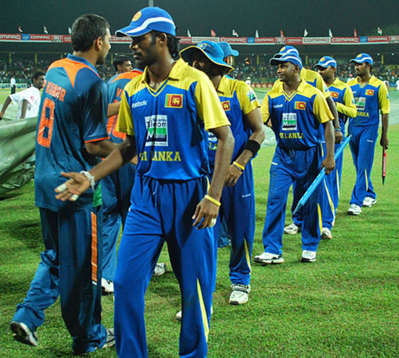 Players shake hands at the end of the match, Sri Lanka v India, Compaq Cup, 3rd match, Colombo, September 12, 2009