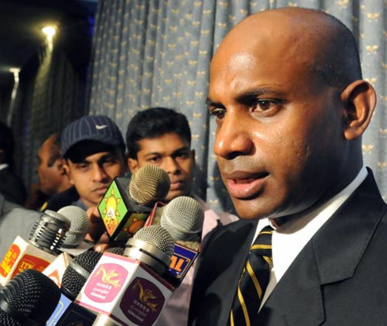 Sanath Jayasuriya addresses the media ahead of the Sri Lankan team's departure to South Africa for the Champions Trophy, Colombo, September 16, 2009