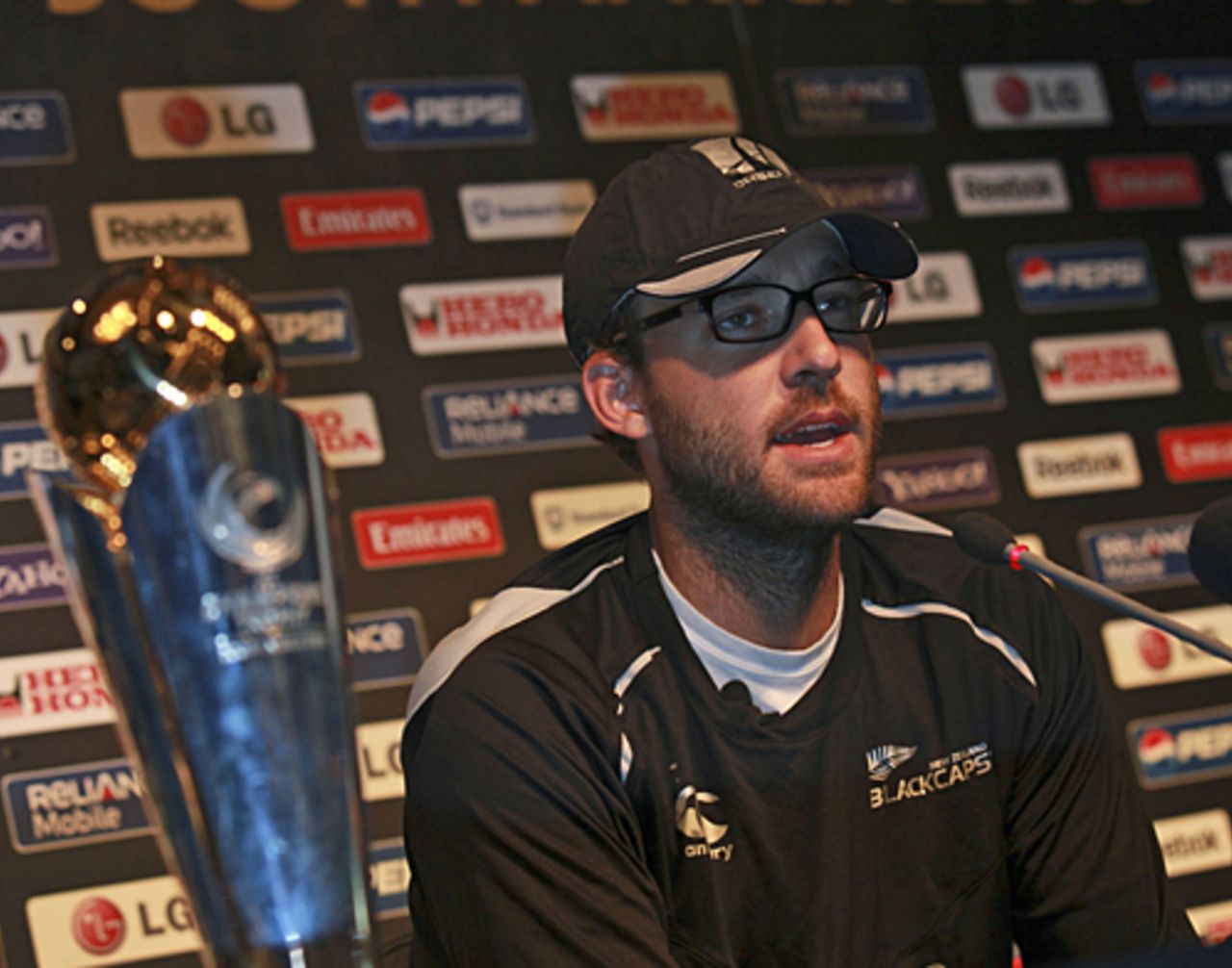 Daniel Vettori addresses the media, Johannesburg, September 17, 2009