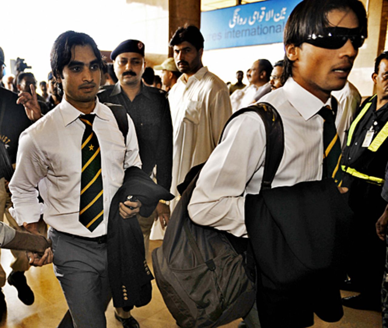 Imran Nazir and Mohammad Aamer arrive at the airport, Karachi, September 17, 2009
