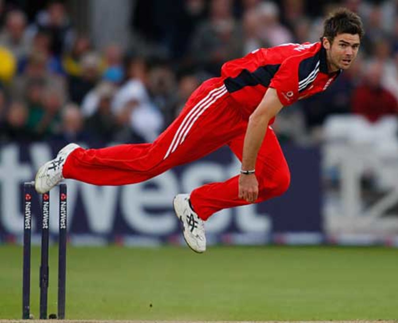 James Anderson took four wickets on his return, England v Australia, 6th ODI, Trent Bridge, September 17, 2009