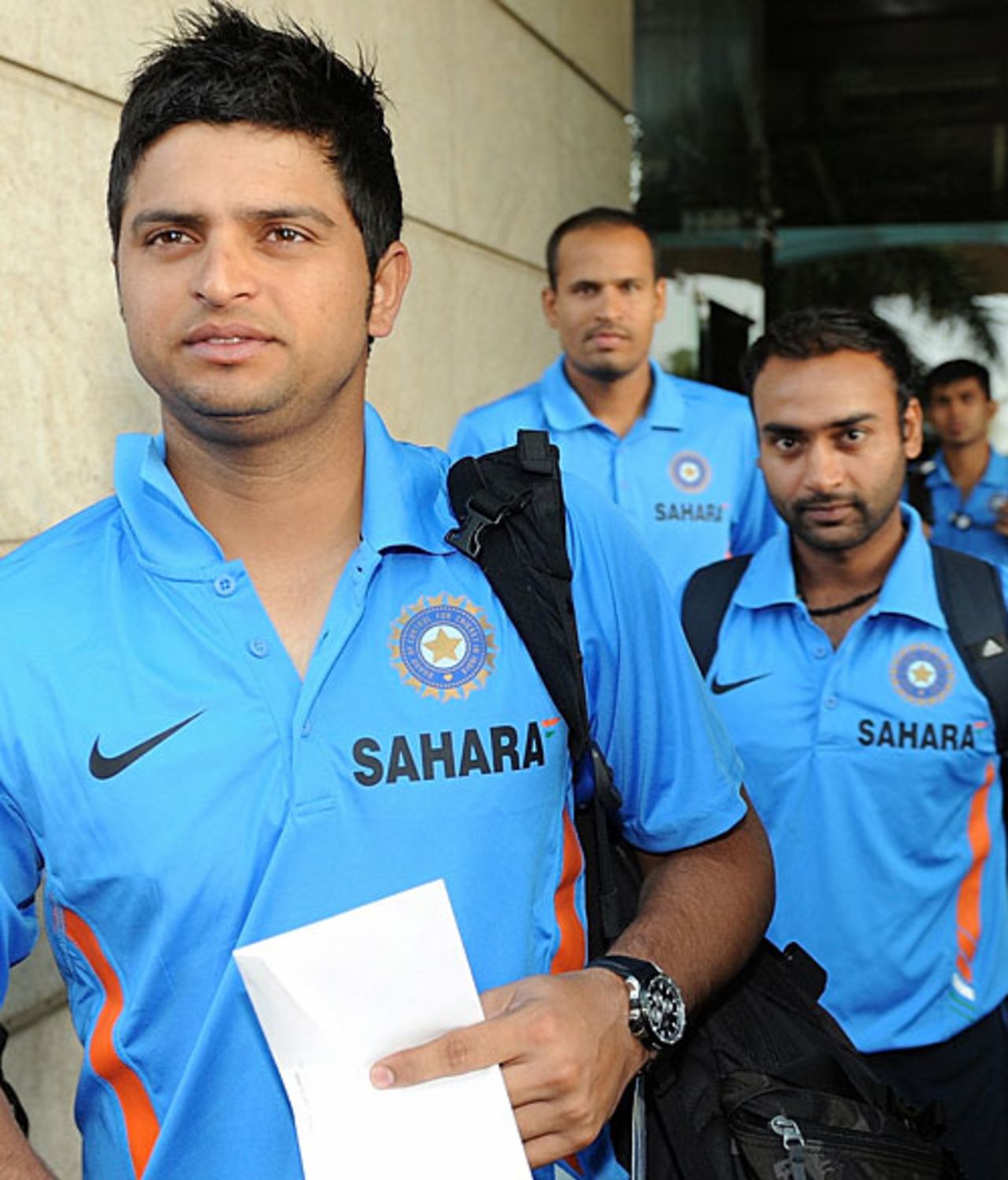 Suresh Raina, Amit Mishra and Yusuf Pathan walk to the team bus, Mumbai, September 18, 2009