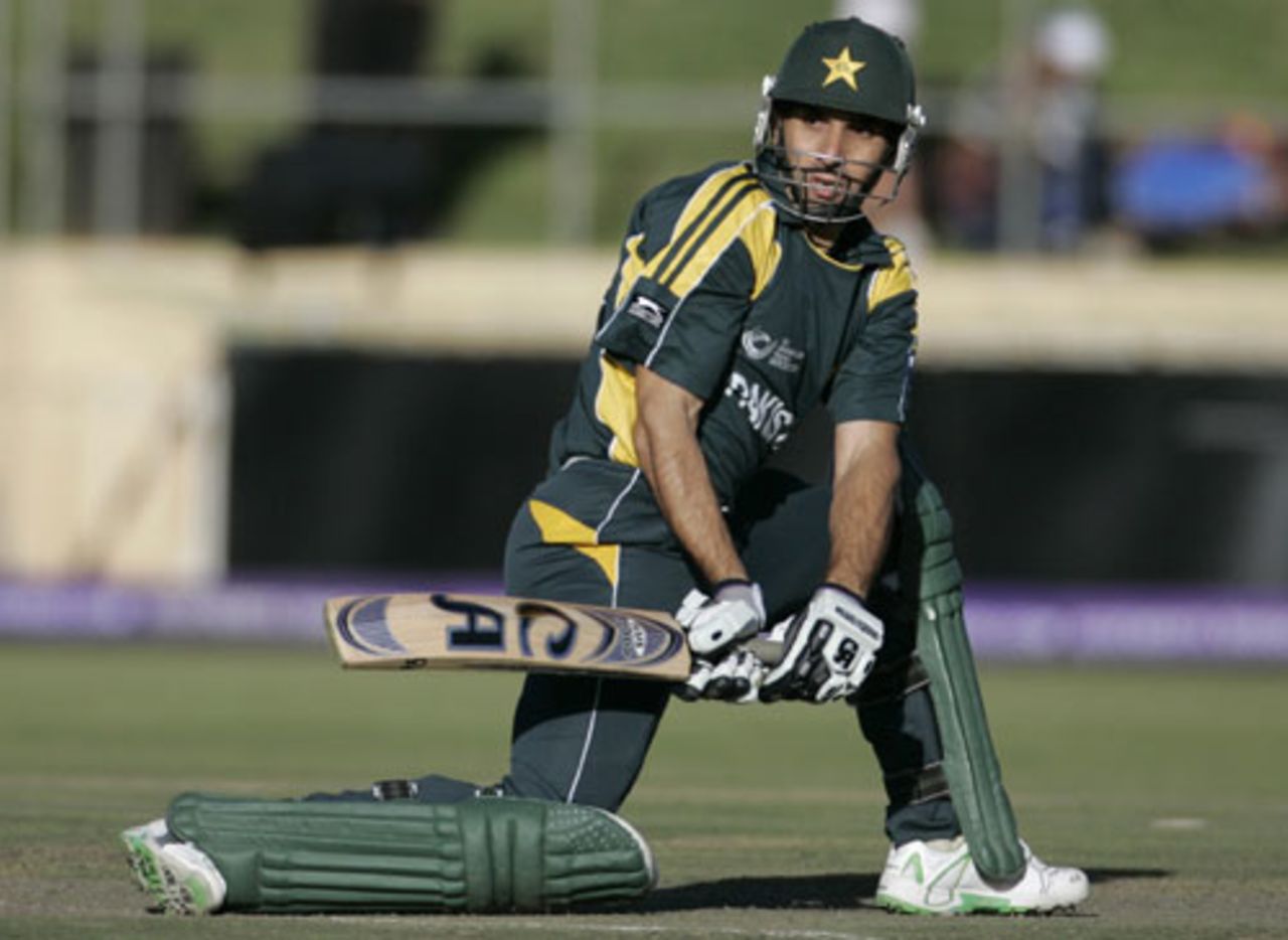 Misbah-ul-Haq made a steadying 72, Pakistan v Sri Lanka, Champions Trophy warm-up match, Benoni, September 18, 2009