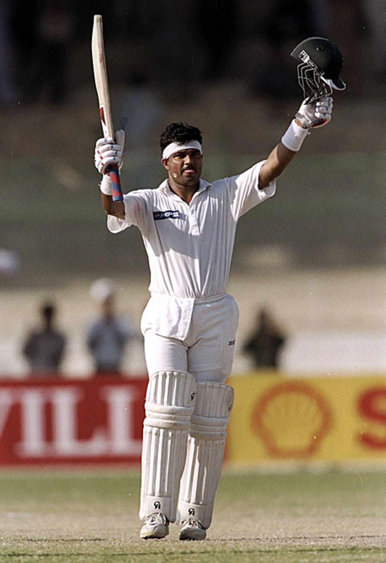 Ijaz Ahmed reaches his century, Pakistan v Australia, 3rd Test, Karachi, October 26, 1998