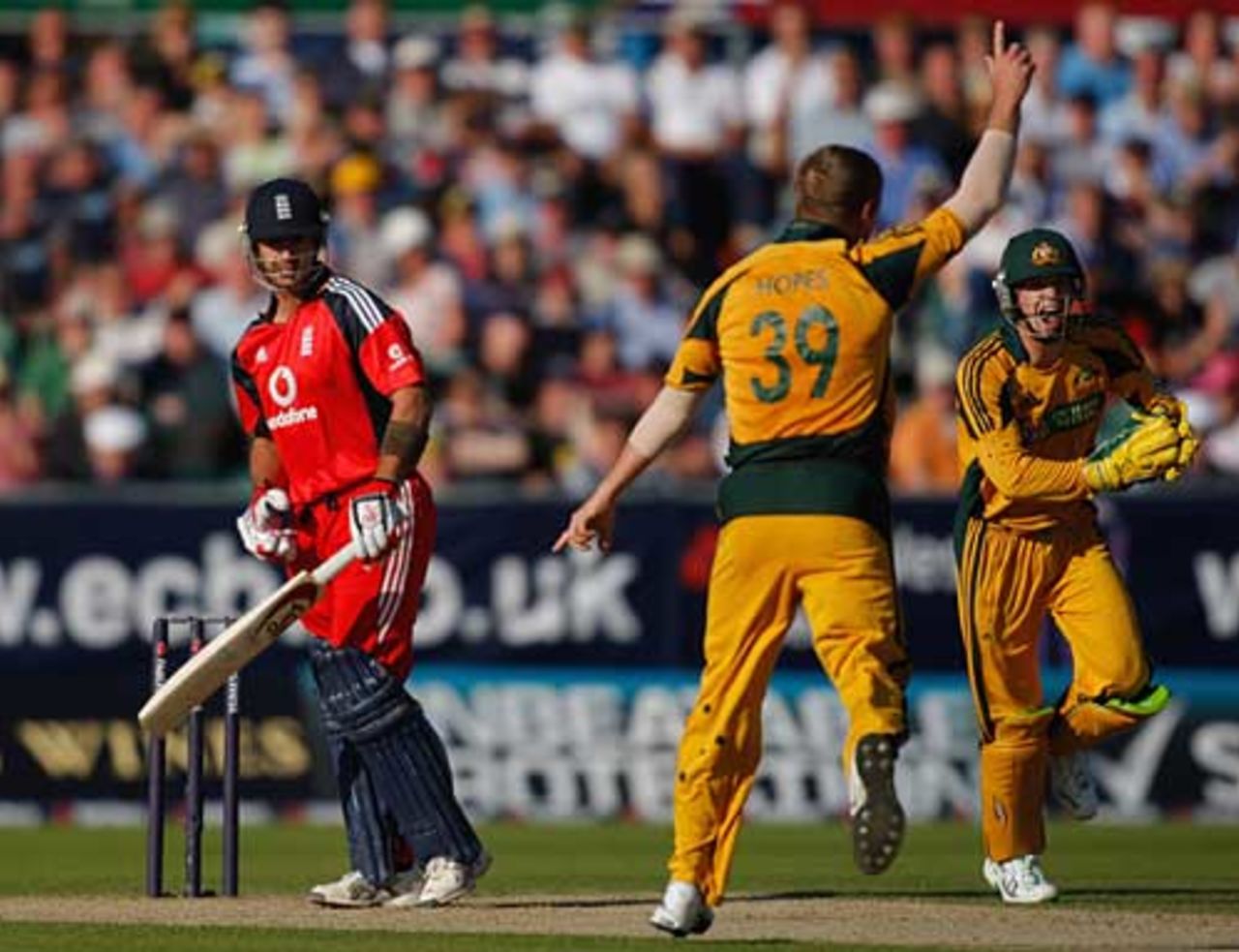 Owais Shah is caught behind as England wobble, England v Australia, 7th ODI, Chester-le-Street, September 20, 2009