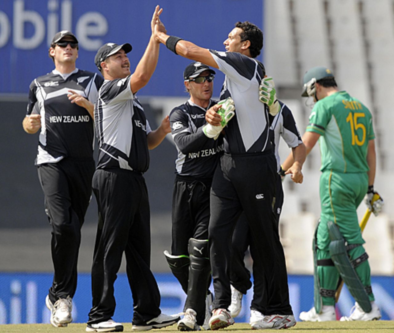 Daryl Tuffey gives New Zealand the first breakthrough, South Africa v New Zealand, Champions Trophy, Group B, Centurion, September 24, 2009
