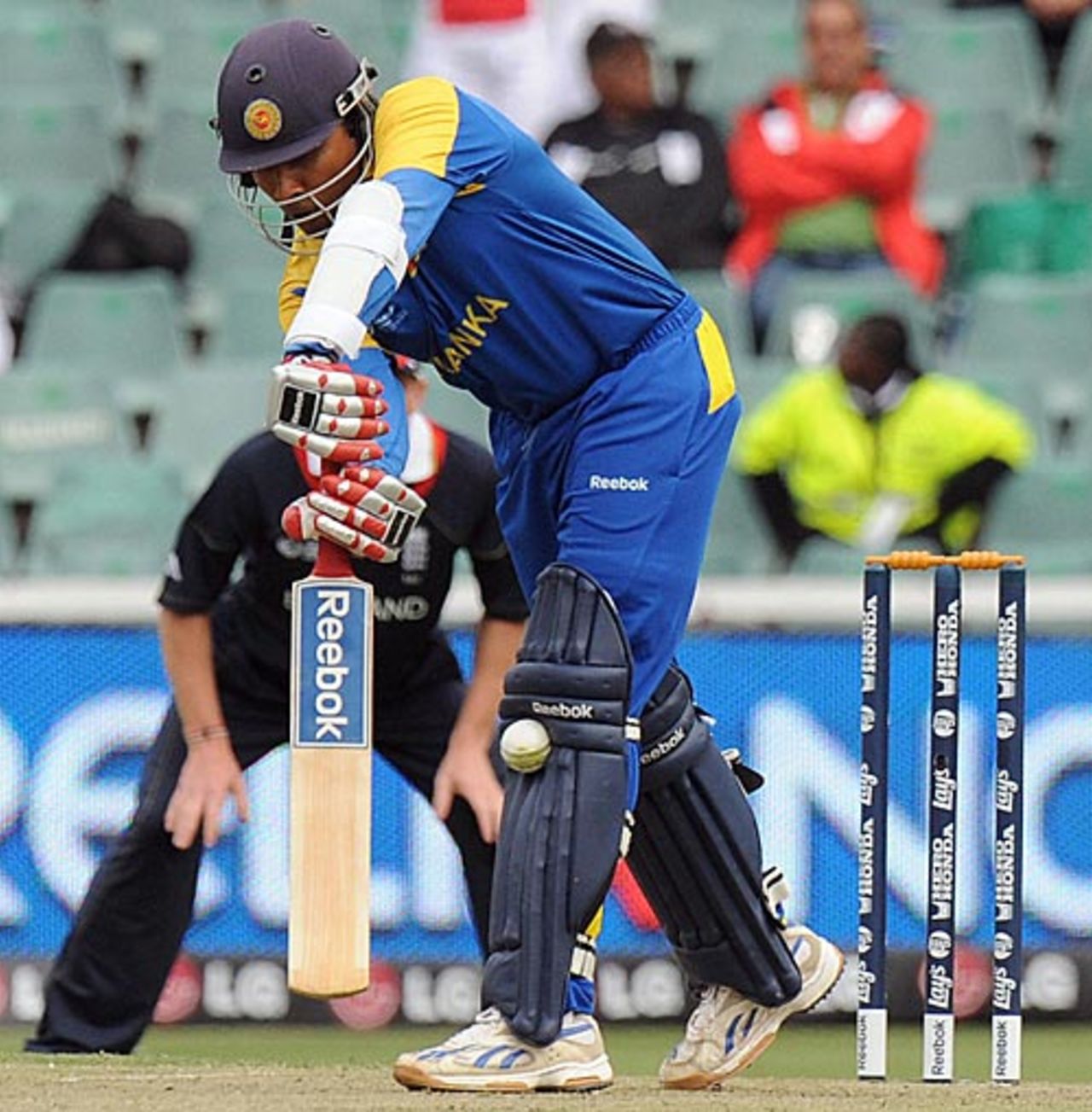 graham-onions-forced-an-edge-from-kumar-sangakkara-espncricinfo